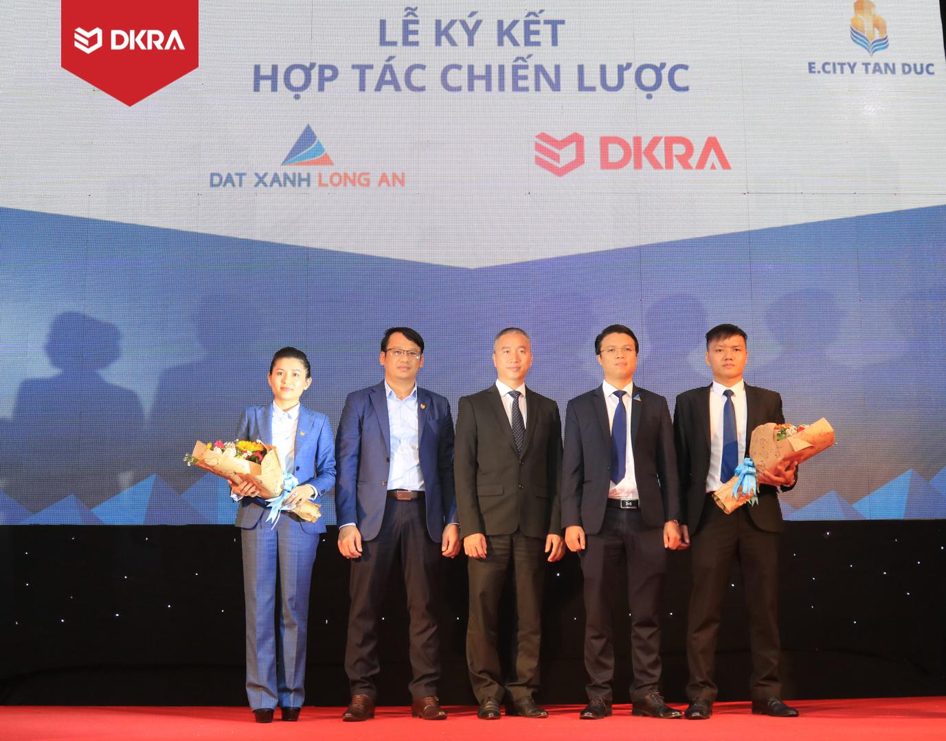 DKRA VIETNAM TƯNG BỪNG KHÍ THẾ RA QUÂN DỰ ÁN KHU ĐÔ THỊ THƯƠNG MẠI DỊCH VỤ E.CITY TÂN ĐỨC